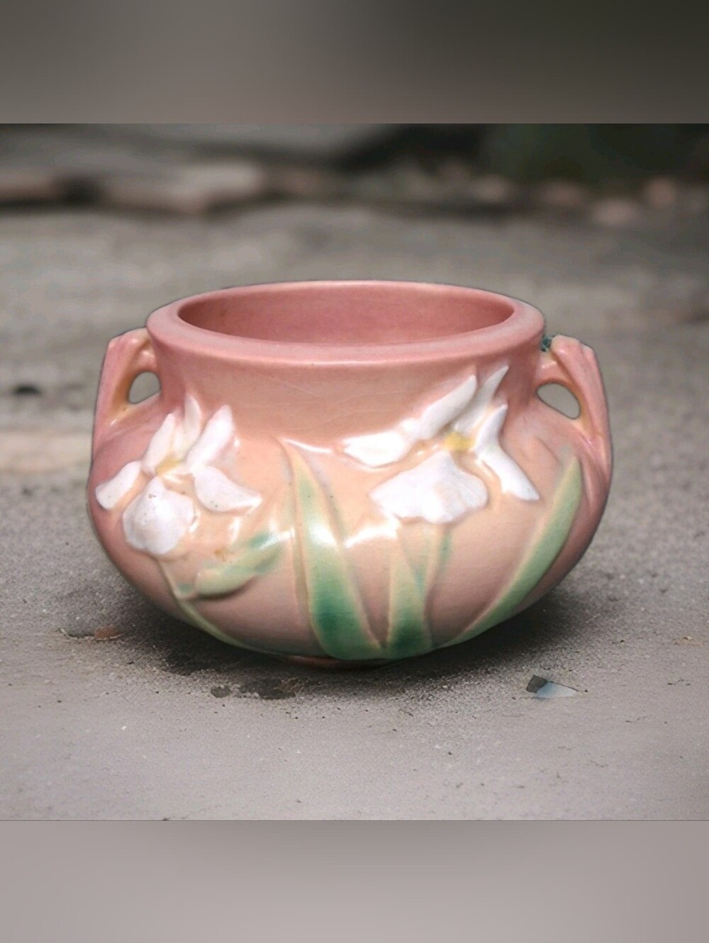 VINTAGE ROSEVILLE ART POTTERY PINK IRIS SMALL JARDINIERE PLANTER #647-3